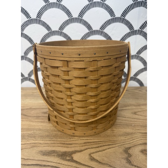 Longaberger Other - VTG 2003 Longaberger basket round 9"x9" with handle Woven Trash Fruit